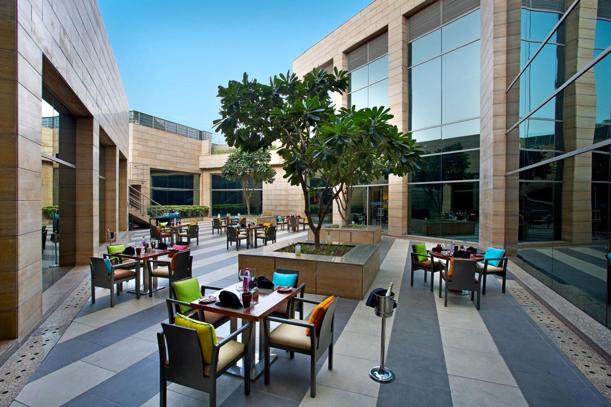 מלון גורגאון Courtyard By Marriott Gurugram Downtown מראה חיצוני תמונה